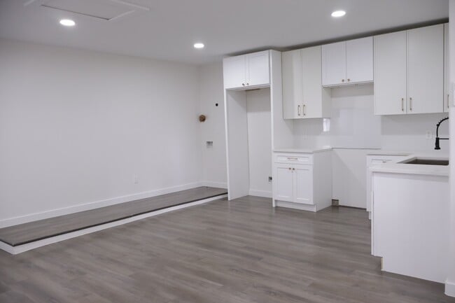 Building Photo - 5502 Ashgate Dr Rental