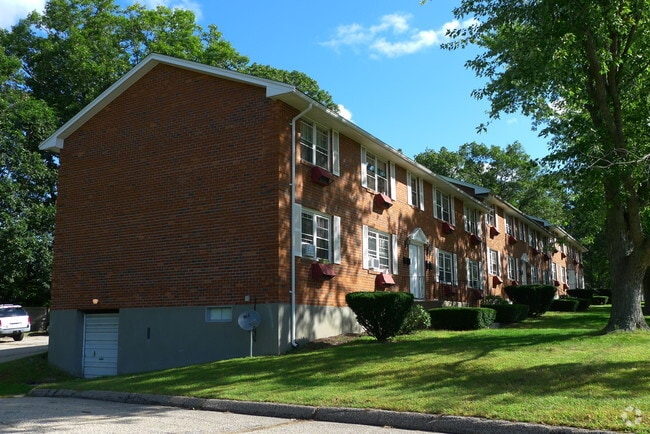 Oakridge Apartments - Oakridge Apartments