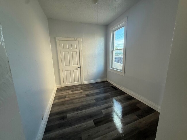 Photo - 64 Poplar Ave Unit 1