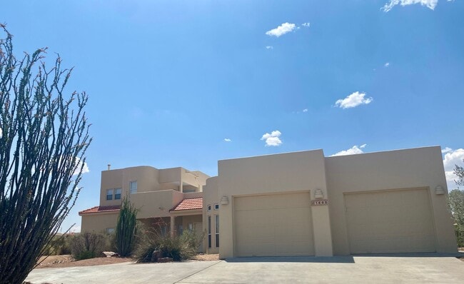 Building Photo - 1665 Vista Del Cerro Rental