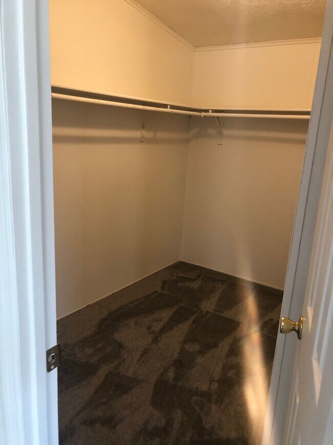 Spacious Manufactured home in Community Rental House Rental in Eugene