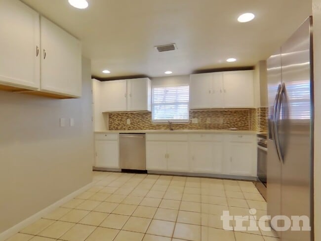 Photo - 2432 Breakwater Cir