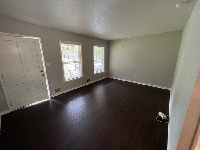 Photo - Brentwood Home close to UGAs Vet School