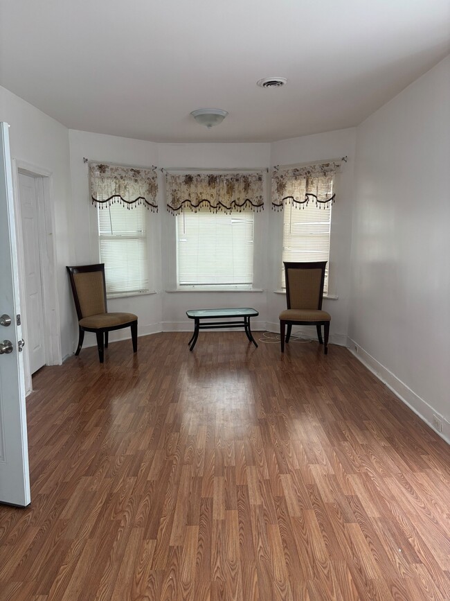 836 Maplewood Ave Unit 2nd fl