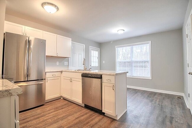 Photo - 733 Shetland Dr