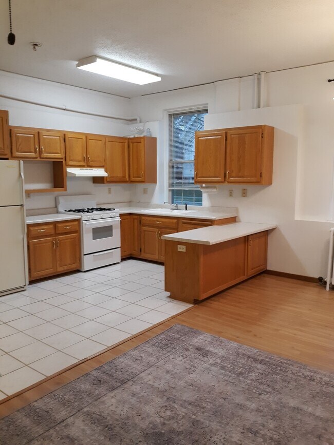 kitchen - 27 N State St