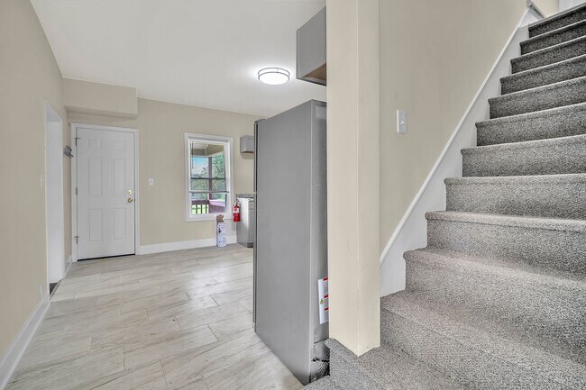 Photo - 1712 Linvale Unit C