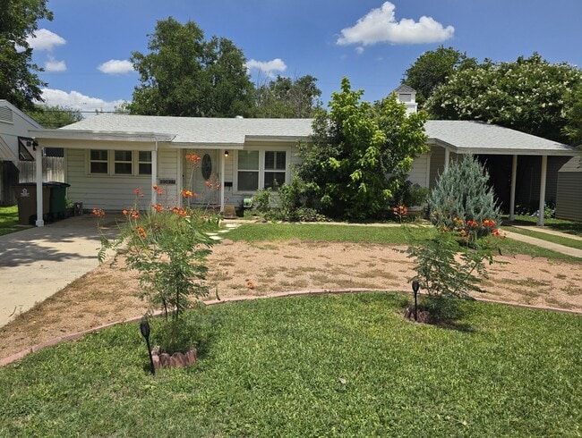Building Photo - 2516 W Beauregard Ave