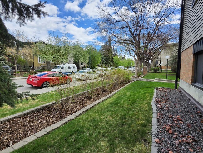 Photo - 727-156 56 Ave SW
