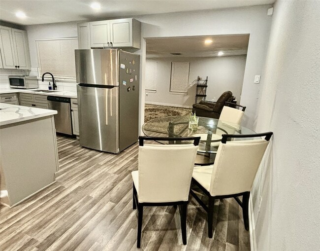 Photo - 4014 Farmer St