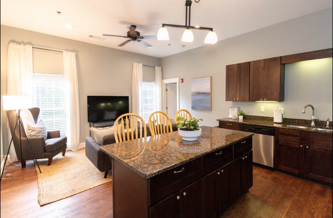 492 N Thomas St Unit 492