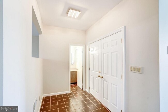 Building Photo - 9926 Great Oaks Way