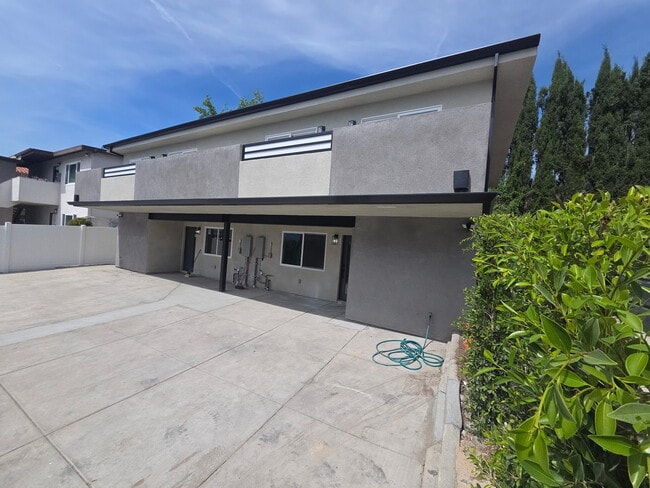 Building Photo - 2515 Foothill Blvd Unit 2515 A-B