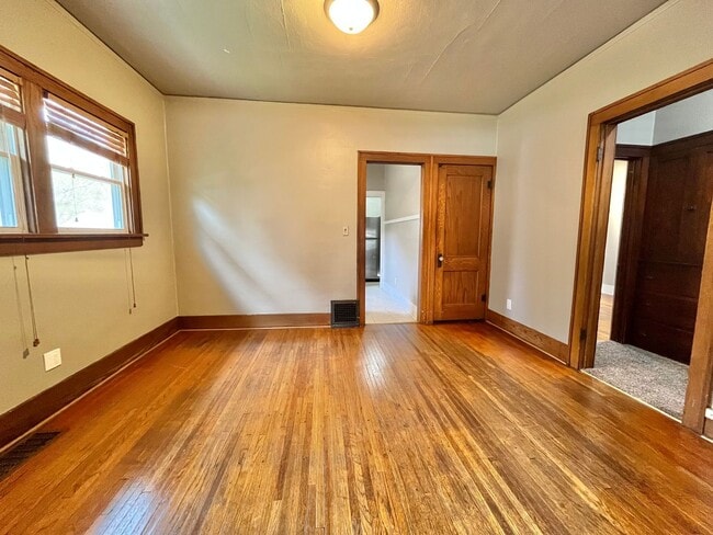 Photo - 1012 W 22nd St