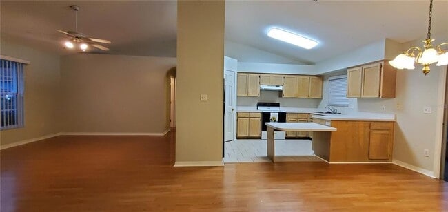 Photo - 913 Palm Forest Ln