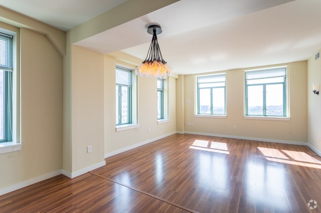 2BR, 2.5BA - 1,958 SF