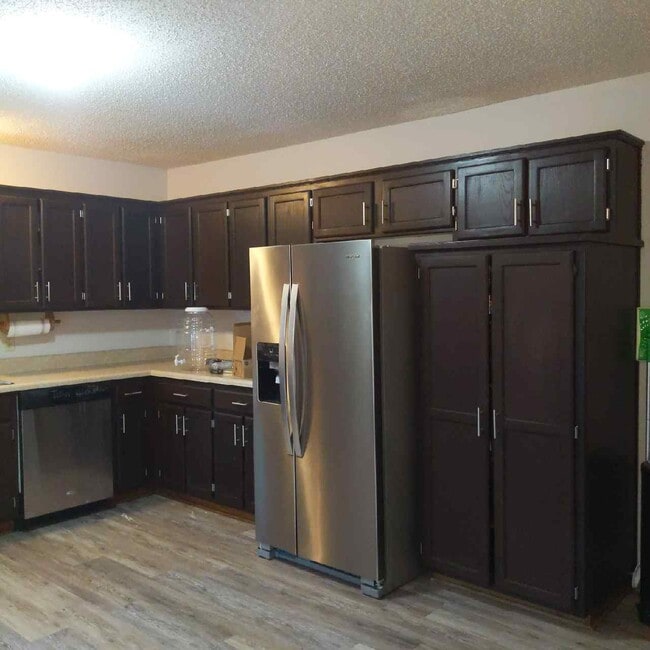 Photo - 906 Foxridge Dr
