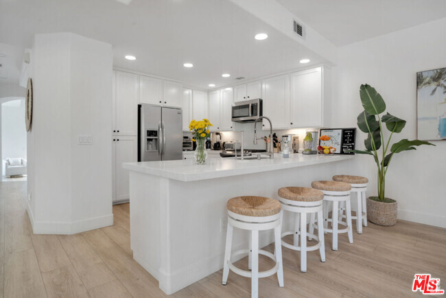Building Photo - 6473 Zuma View Pl Unit 137 Rental
