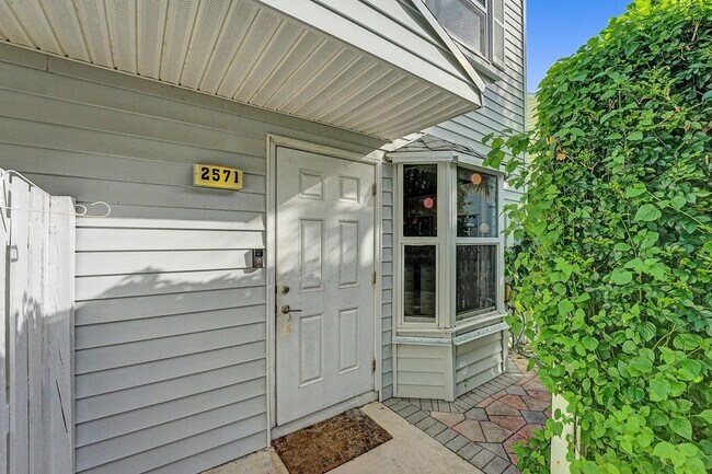 Photo - 2571 NE 15th St