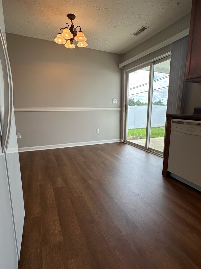 Photo - 105 Cortland Ct