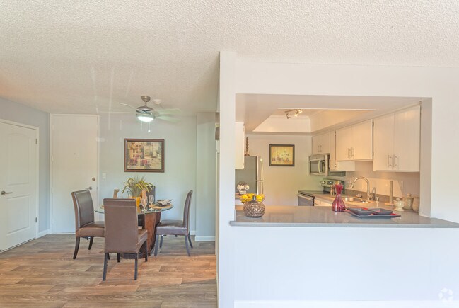 2BR, 1BA Kitchen