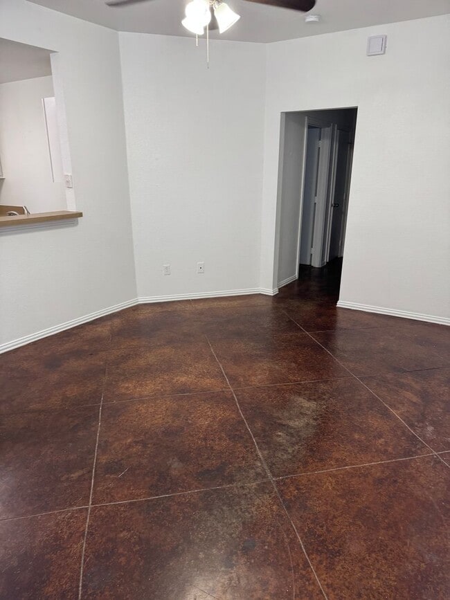 Photo - 521 Oakwood Ln Unit 521 A Oakwood