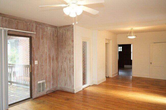 Photo - 2205 Stadium Rd