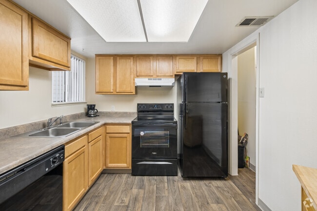 2BR, 2BA - 1,050SF - Kitchen - Kimberly Woods Apartments