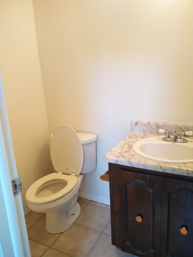 Photo - Spacious 3 bedroom house For Rent