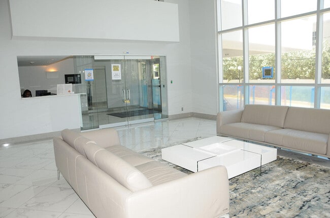 Building Photo - 525 N Ocean Blvd Unit 1120