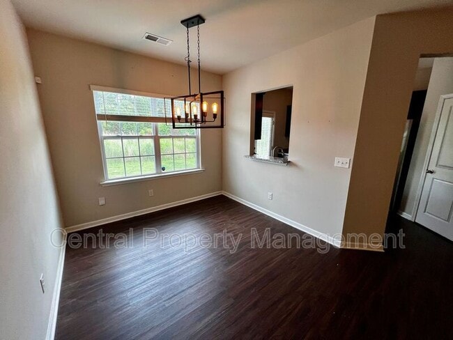 Photo - 43 Moorlyn Ln