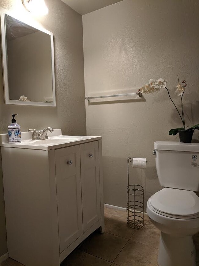 Photo - 2204 Cedar St Unidad E