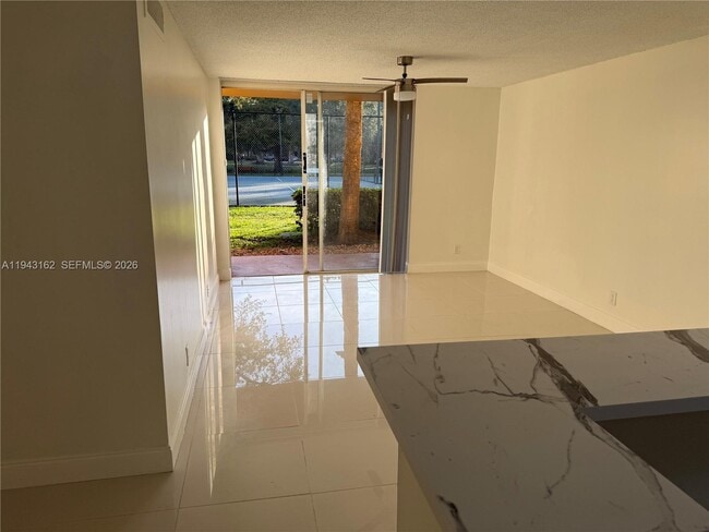 Photo - 10773 Cleary Blvd Unidad 104