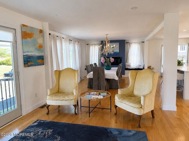 Photo - 550 Whiting Ave