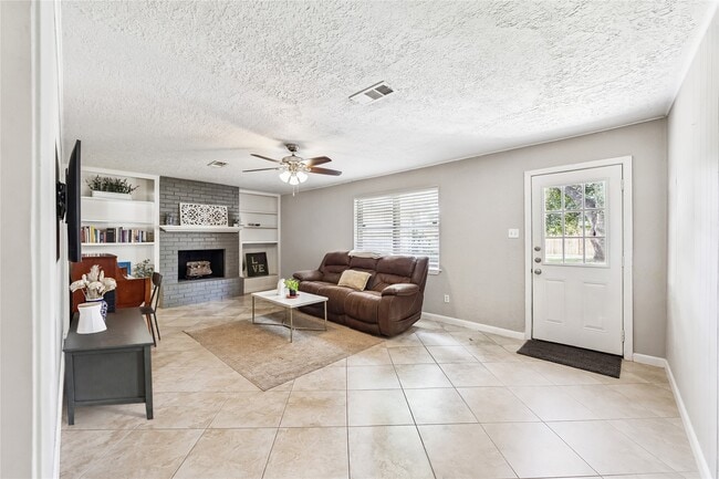 Building Photo - 5811 Spruce Forest Dr