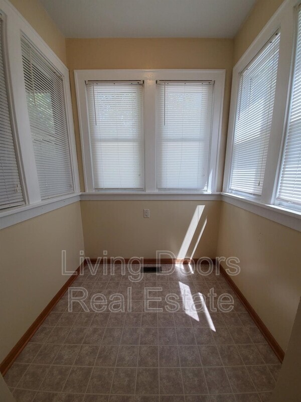 Photo - 15 Jackson Ave Unit Apt 3