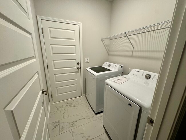 Photo - 207 Stockyard Cir