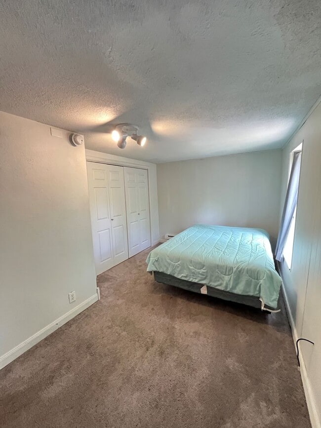 Photo - 2 bedroom duplex MINIMALIST'S DREAM / all appliances with office