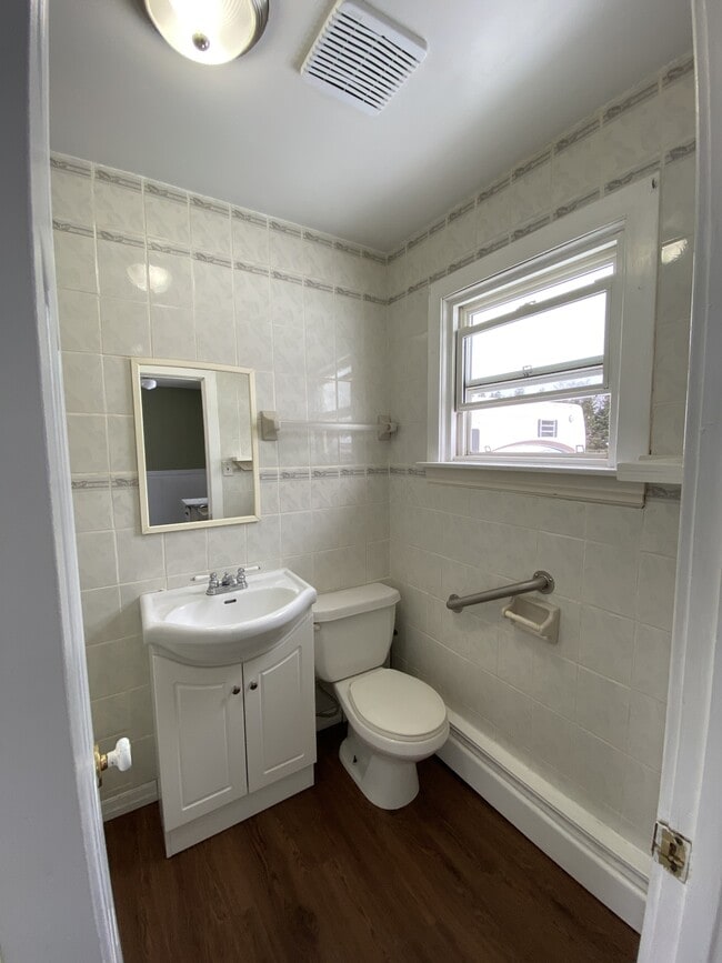 Photo - 115-115 Bayview Dr