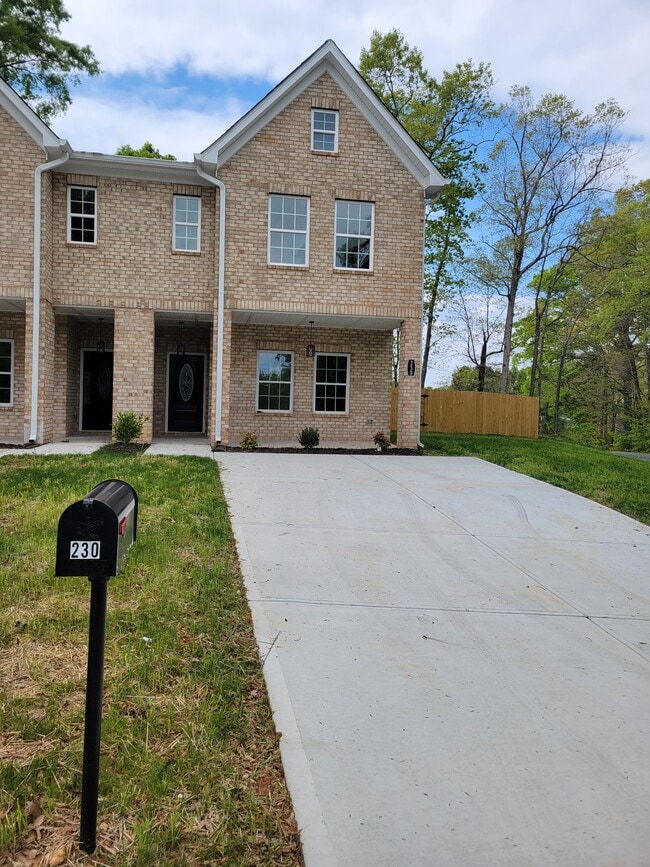 Photo - 230 Freedom Dr