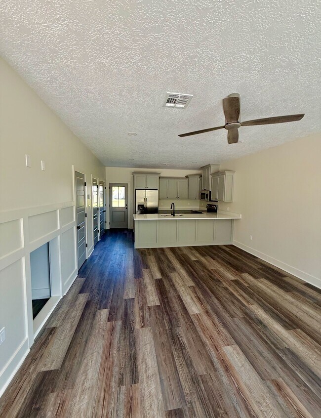 Photo - 221 W Sallier St