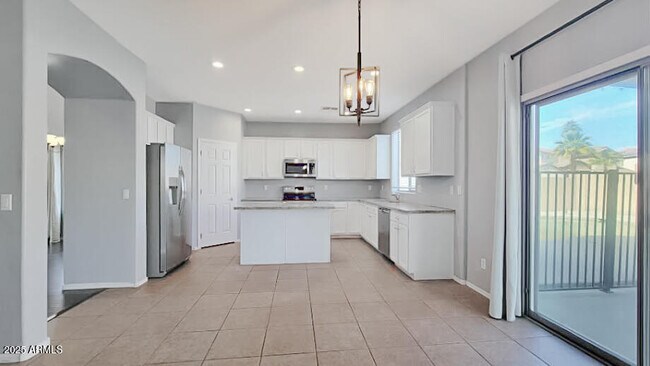 17282 W Elm St