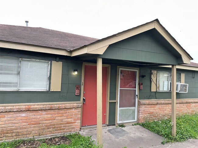 Photo - 8010 Roswell St