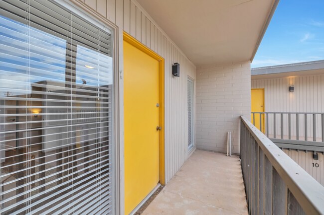 Photo - 1815 W Tuckey Ln Unit 16
