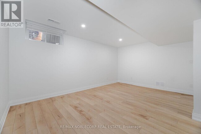 Photo - 131 Dunstan Crescent