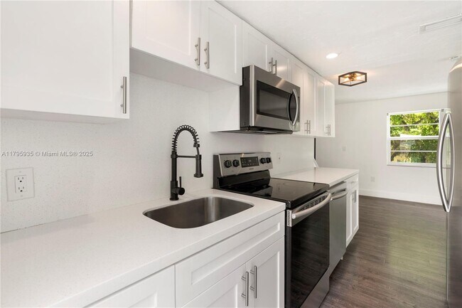 Photo - 1114 Douglas Rd Apartamento Unidad 1