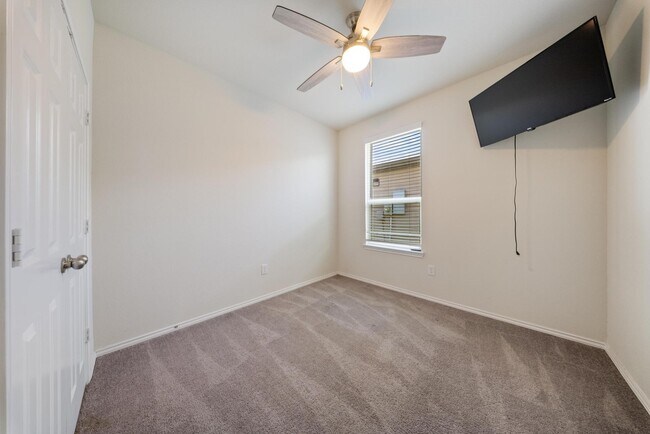 Photo - 25631 Bottlebrush Sedge St