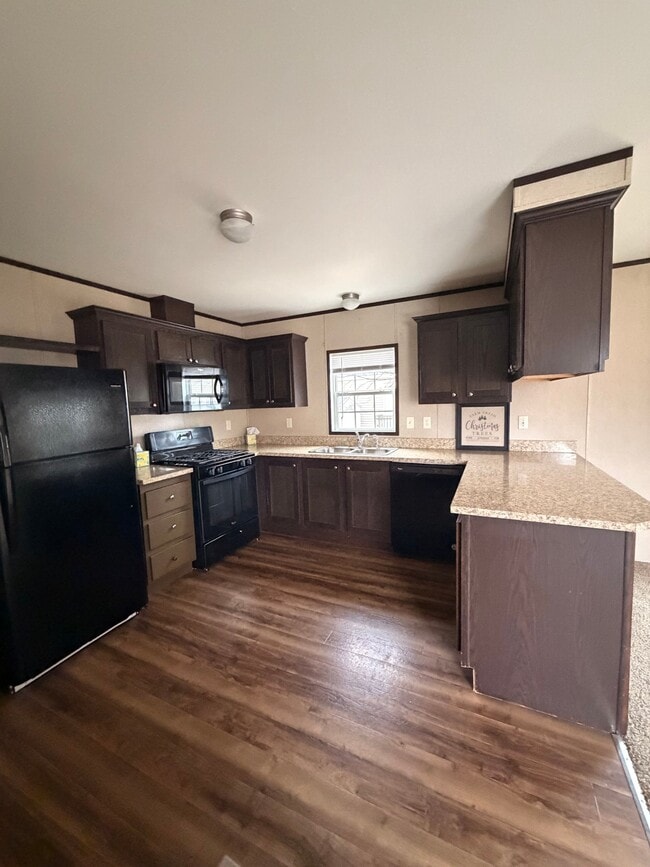 Photo - 180 Parker Lake Dr