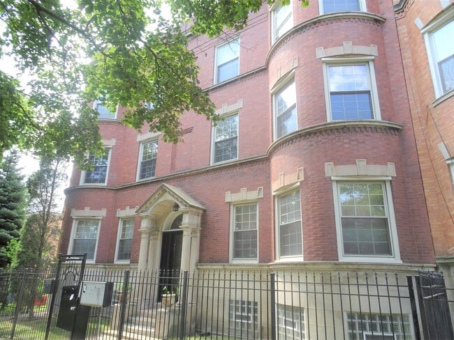 Building Photo - 5336 S Prairie Ave Unit 2N