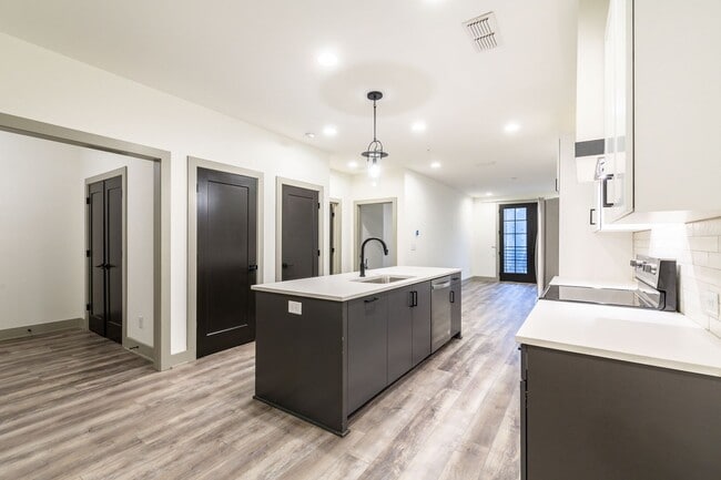 Photo - Gorgeous 1 Bed/1 Bath in Edgewood!